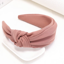 Load image into Gallery viewer, Bandeau serre-tête noué rose corail twist headband pink
